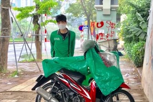 Mùa dịch Covid-19: Bán hàng online lên ngôi, Shipper tăng thêm thu nhập