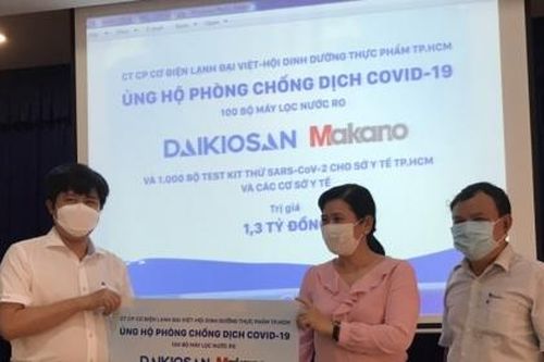 Tặng máy lọc nước và bộ kit xét nghiệm SARS COV-2 cho ngành Y tế TP.HCM