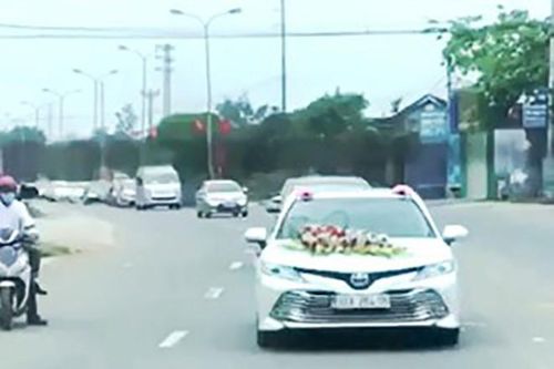 Rước dâu linh đình cho con trai: Phó giám đốc bệnh viện nói gì?