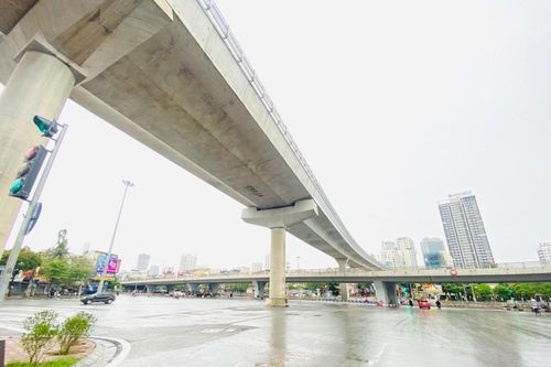 Hà Nội vắng lặng trong ngày đầu xử phạt các trường hợp vi phạm hạn chế ra ngoài