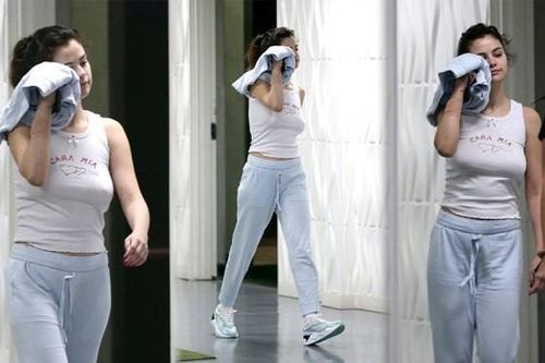 Selena Gomez 'thả rông' ra phố bất chấp dịch COVID-19