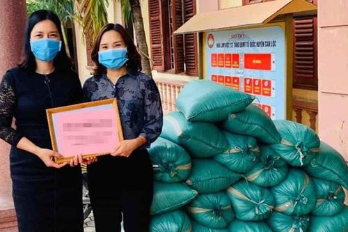 Giáo viên ủng hộ nửa tấn gạo, học sinh ủng hộ 'cả gia tài' chống dịch COVID-19