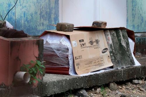 Ecuador: Nhà xác quá tải giữa mùa dịch COVID-19, quan tài nằm chỏng chơ trên vỉa hè