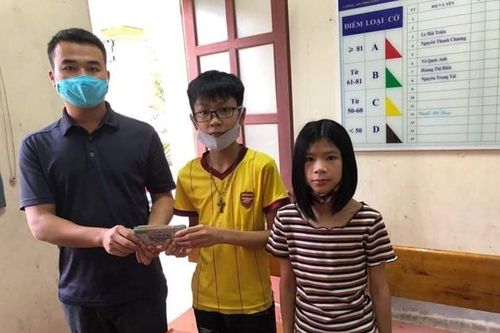 Nhặt được 50 triệu đồng, nam sinh lớp 7 trả lại người đánh mất