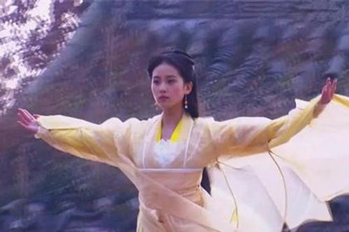 Mỹ nhân Hoa ngữ diện 'hoàng y cổ trang' cũng 'thần thái xuất chúng' thế này