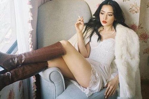 Chi Pu 'gây sốc' với hình ảnh cầm điếu thuốc trên tay