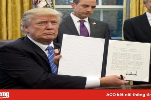 Tổng thống Donald Trump ra lệnh cấm xuất khẩu thiết bị y tế