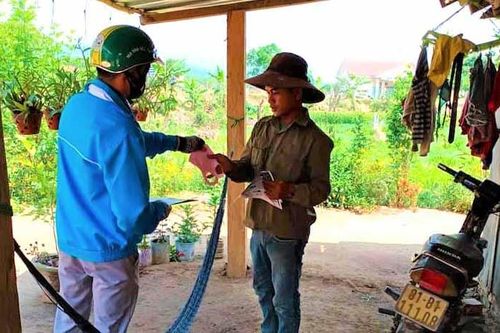 Kbang: Cấp phát 7.000 khẩu trang và nước rửa tay sát khuẩn phòng-chống dịch Covid-19