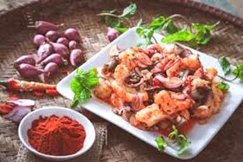 Hấp dẫn món cá lăng trộn hành tím