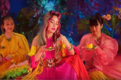 Hậu Hoàng và Trà Long 'Mắt Biếc' tham gia MV của Hoàng Thùy Linh
