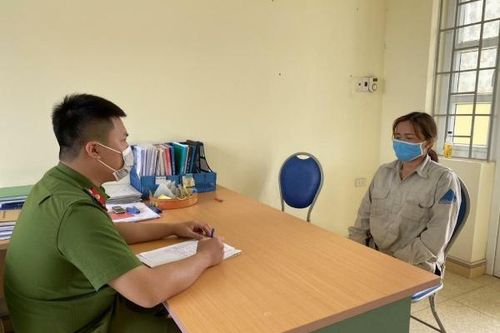 Công an quận Cầu Giấy phạt 13 trường hợp không đeo khẩu trang nơi công cộng