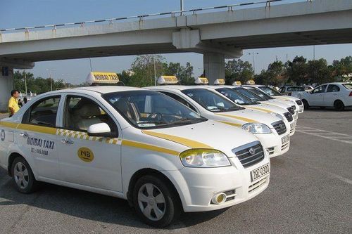 Khách đến sân bay Nội Bài phải tự túc phương tiện về trung tâm thành phố