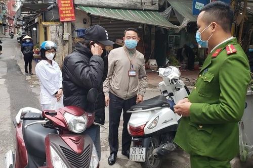 Xử phạt 218 trường hợp cá nhân ra đường không đeo khẩu trang