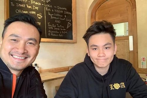 Diễn viên Chi Bảo đón con trai sau 14 ngày cách ly tập trung
