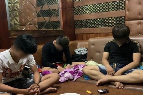 4 khách trong quán karaoke phê ma túy giữa mùa dịch