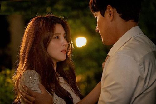 'Tiểu Song Hye Kyo' và vai gái hư giật chồng ở phim 19+