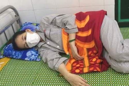 Bé gái 2,9 kg chào đời trong khu cách ly