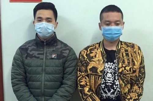 Cảnh sát bị đánh khi giải tán nhóm tụ tập hát karaoke