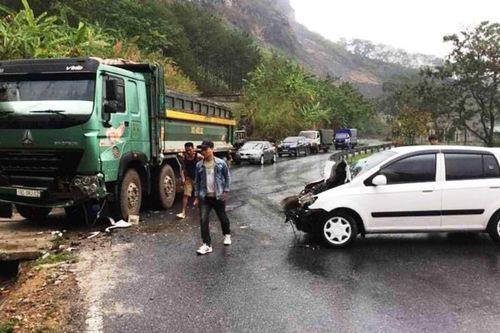 Nhiều vụ tai nạn ô tô trong ngày thứ 5 cách ly xã hội