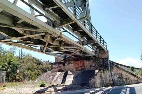 Binh Định: Mãi mê chụp hình trên cầu đường sắt, 2 nữ sinh bị tàu cuốn tử vong