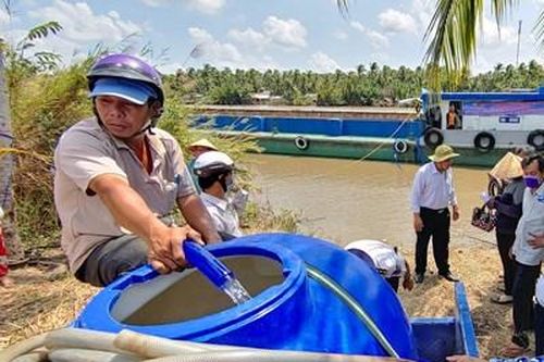 Hỗ trợ nước sinh hoạt đến các vùng hạn, mặn