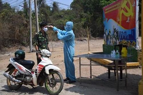 'Hết dịch ba sẽ về thăm hai mẹ con nhé!'