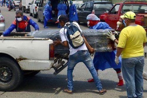 Chính quyền Ecuador xin lỗi người dân 'quên' thi thể trên đường phố trong dịch Covid-19