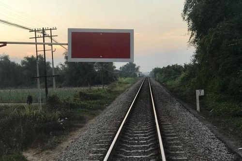 Mải mê chụp ảnh 'tự sướng' lúc tàu chạy, 2 nữ sinh bị tàu tâm tử vong