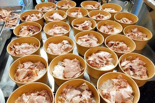 Tặng nghìn bát phở cho bác sỹ chống dịch COVID-19