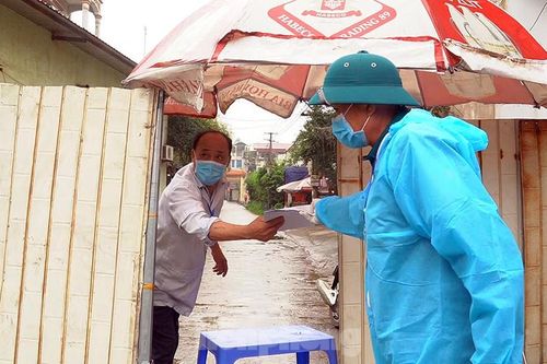 Cận cảnh thôn có hơn 1.400 người bị cách ly ở Hưng Yên vì COVID-19