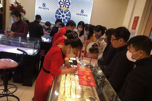 Giá vàng hôm nay 5/4: Giữ sức chờ thời