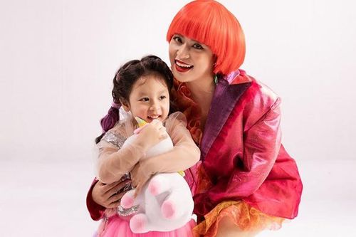 Con gái út vợ chồng Lưu Hương Giang xuất hiện MV mới của Hoàng Thùy Linh