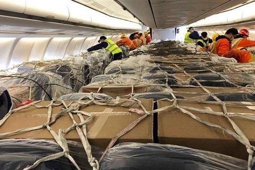 Tê liệt chuyển khách, cứu cánh hàng không sống qua ngày