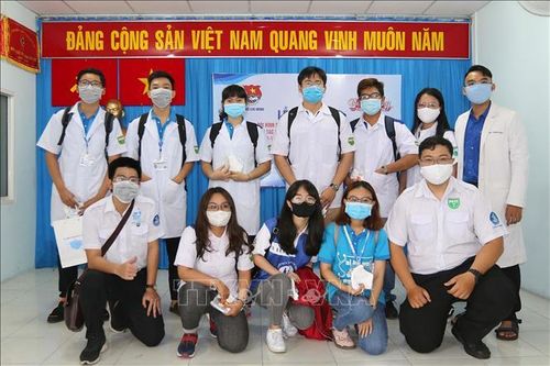 Sinh viên ngành y 'xung trận' chống dịch COVID-19