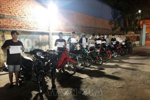 Mật phục, vây bắt 20 đối tượng tụ tập đua xe, gây mất an ninh trật tự