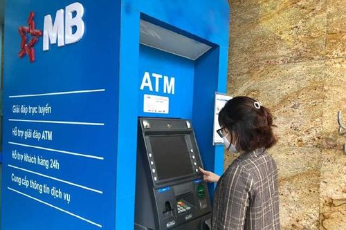 Hạn chế lây lan COVID-19, ngân hàng hút khách giao dịch online thế nào