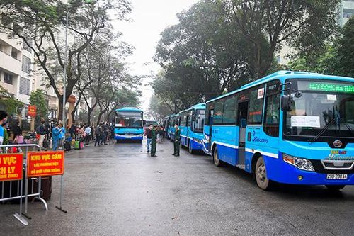 Dịch COVID-19: Những chuyến xe buýt đặc biệt đưa người hết cách ly về nhà