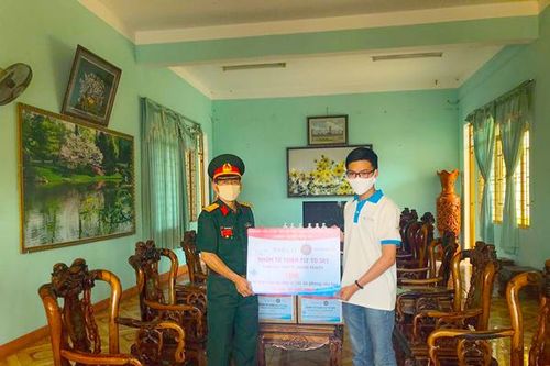 Nghĩa cử mùa dịch