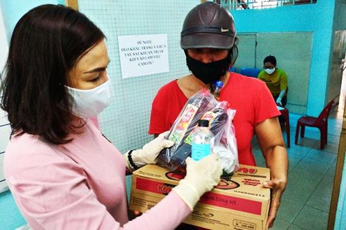 Trao 154 suất quà cho người nghèo