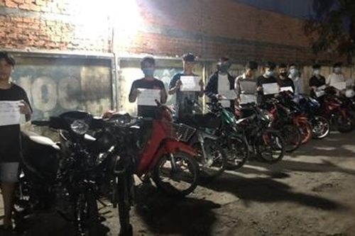 Bắt 20 'quái xế' đua xe trái phép