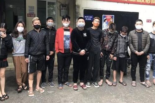 Tụ tập ăn nhậu, hát hò, 'phê' ma túy bất chấp lệnh cấm