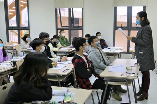 Gần 40.000 cán bộ, giáo viên ở Hà Nội bị cắt, giảm lương do Covid-19