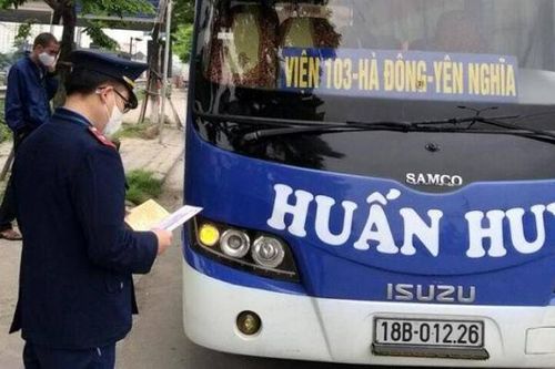 Hà Nội: Xử phạt 24 trường hợp phương tiện vi phạm cách ly xã hội