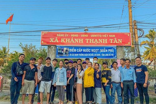 TP.HCM: Nhóm bạn trẻ chung tay tiếp nước sạch cho người dân Bến Tre