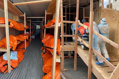 Tâm dịch Covid-19 ở Mỹ, thi thể nạn nhân xếp đầy hành lang bệnh viện