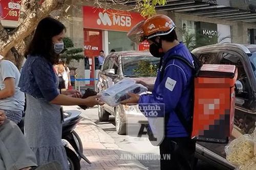 Nhận giao hàng online, shipper bị lừa trắng trợn: Liệu có sự 'bắt tay' giữa người bán - mua?