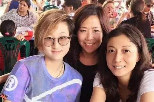Con gái Thành Long mượn tiền sống qua ngày, không mua nổi khẩu trang