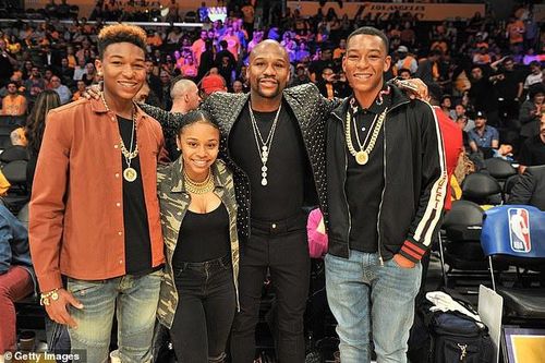 Mayweather hướng dẫn con trai tập luyện