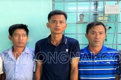 Bị tạm giữ vì ăn nhậu, đánh bạc giữa mùa dịch