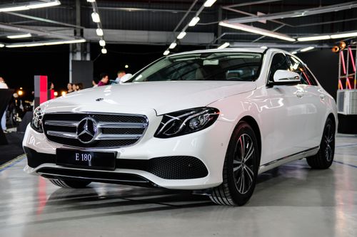 Ngân hàng thanh lý ôtô Mercedes, Mazda 6, Camry giá thấp